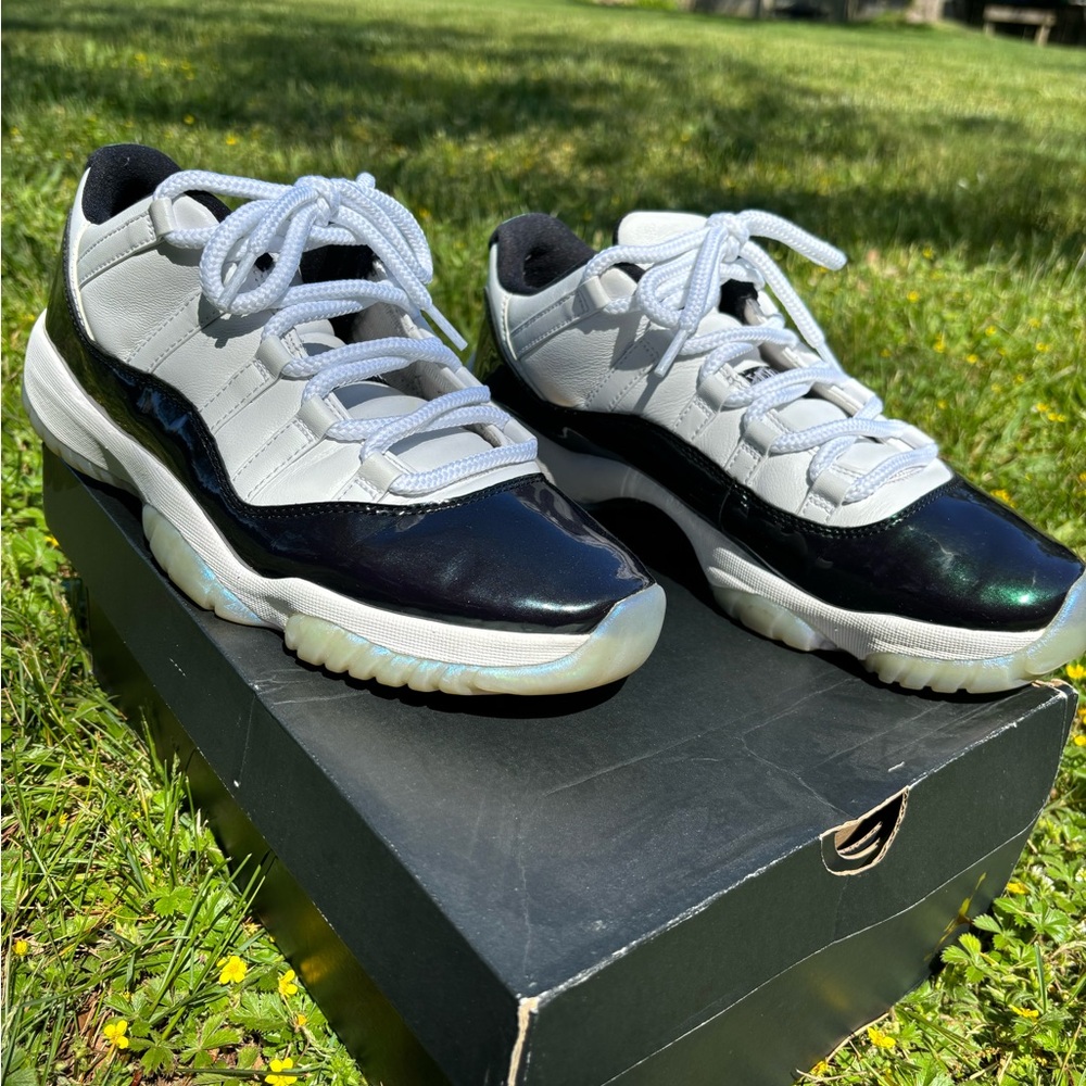 Air Jordan 11 Low Concord Iridescent (Emerald) Size 10